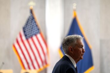 パウエル議長の任期満了で政策シフトか、市場で強まる利下げの思惑 - Bloomberg