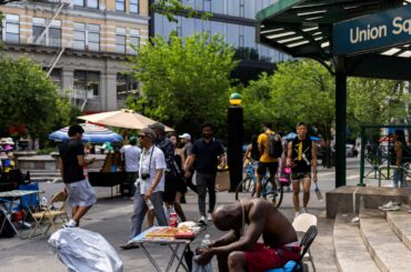 アングル：「暑さは人を殺す」、エネルギー補助削減で米国の低所得家庭には危険な夏に | ロイター