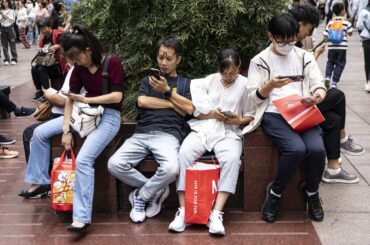 中国の小売売上高、23年以来の高い伸び－対米貿易戦争の脅威でも - Bloomberg