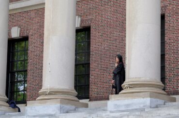 ハーバード大留学生受け入れ停止の差し止め命令、連邦地裁が期間延長 | ロイター