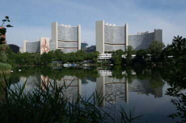 イラン議会、ＩＡＥＡとの協力停止法案承認　査察など停止 | ロイター