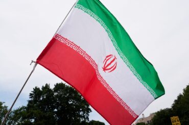 イランはなぜイスラエルとの戦闘で孤立状態だったのか－QuickTake - Bloomberg
