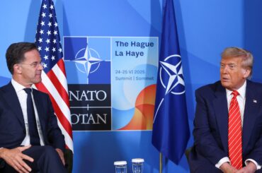 トランプ氏は校庭でのけんかに介入する「パパ」＝ＮＡＴＯ事務総長 | ロイター