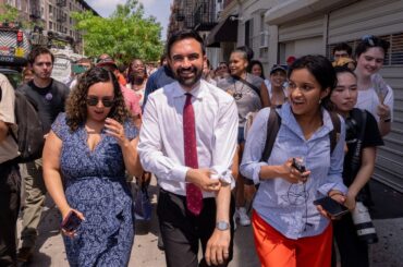 ＮＹ市長選予備選、金融界に衝撃－富裕層増税訴えるマムダニ氏優勢 - Bloomberg