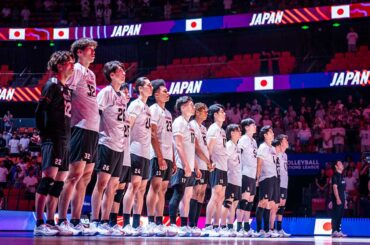 中国戦で整列する日本代表【写真提供：VNL】
