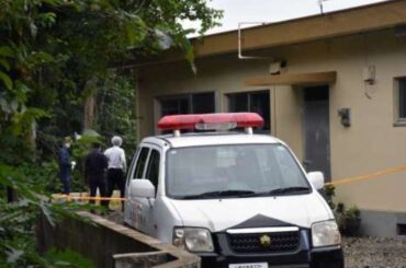 無施錠の窓から女性宅に侵入、包丁で胸など突き刺し殺す――2カ月後、逮捕されたのは当時17歳の高校生だった 鹿児島地検、18歳男を起訴 - 南日本新聞