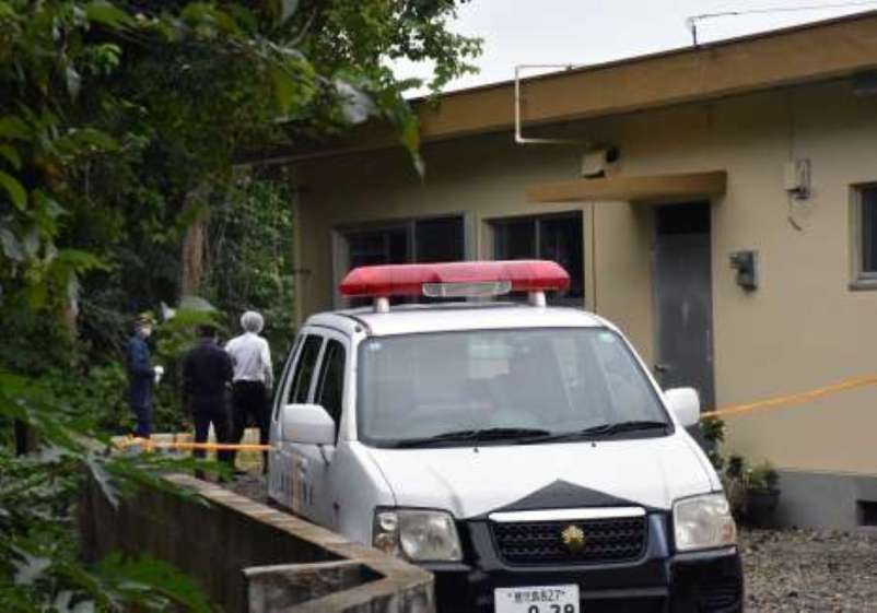 無施錠の窓から女性宅に侵入、包丁で胸など突き刺し殺す――2カ月後、逮捕されたのは当時17歳の高校生だった 鹿児島地検、18歳男を起訴 – 南日本新聞 無施錠の窓から女性宅に侵入、包丁で胸など突き刺し殺す――2カ月後、逮捕されたのは当時17歳の高校生だった 鹿児島地検、18歳男を起訴 - 南日本新聞
