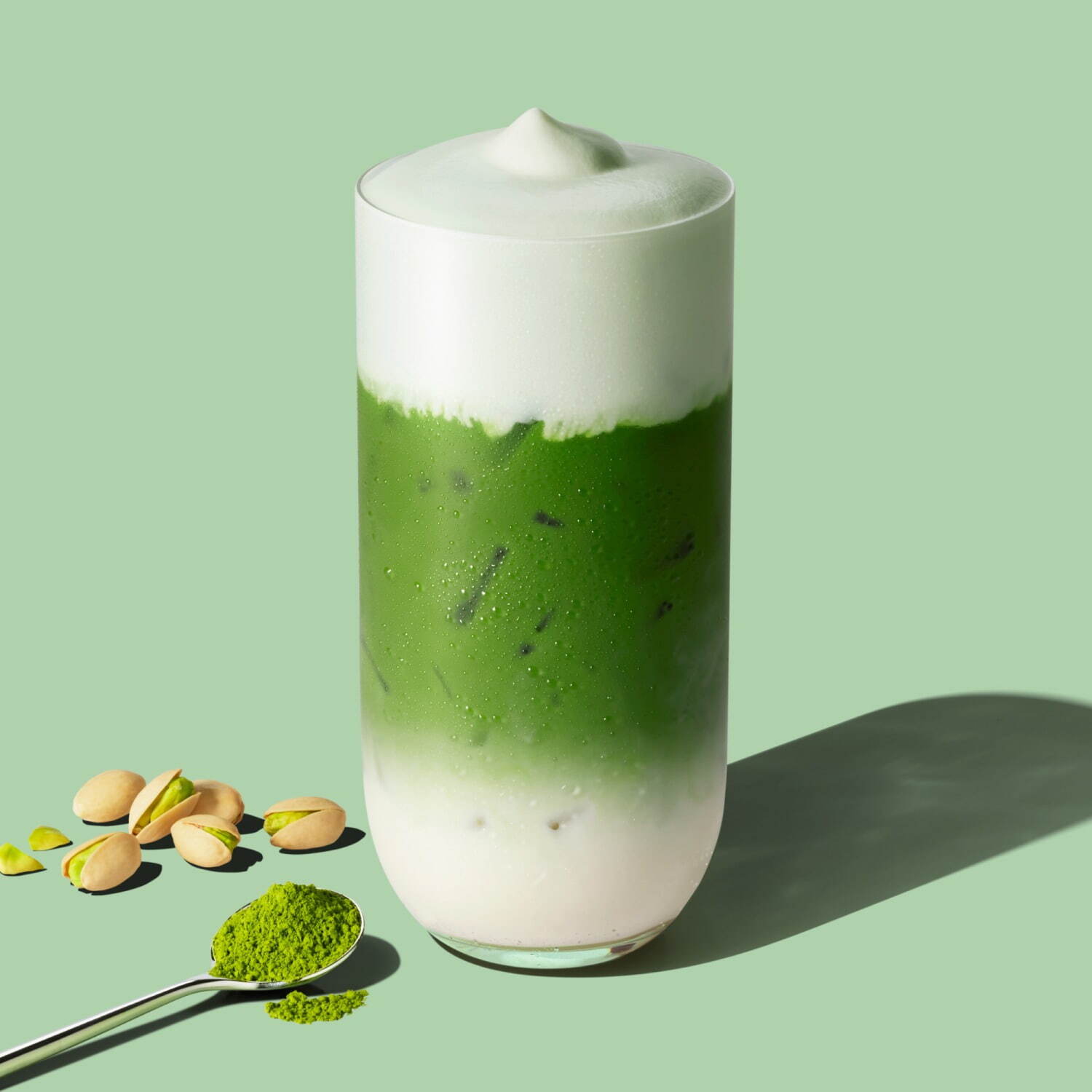 「抹茶 ピスタチオムース ティー ラテ」持ち帰り 707円、店内利用 720円 ※トールサイズのみ