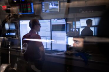 「乗り遅れ恐怖症」でコールオプションに殺到、Ｓ＆Ｐ500高値更新で - Bloomberg