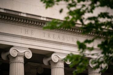 米国債強気派に逆風、雇用統計の強さでロングポジション解消 - Bloomberg
