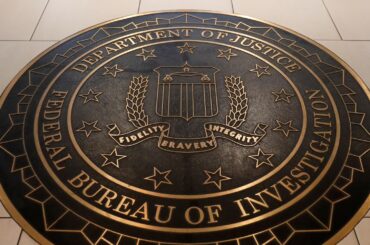 米ＦＢＩ、コミー元長官とブレナンＣＩＡ元長官の捜査開始＝ＦＯＸ | ロイター