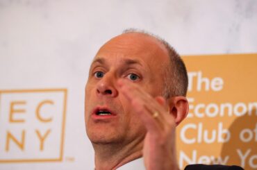 関税措置で利下げ遅れる可能性、見通し不透明─米シカゴ連銀総裁＝報道 | ロイター