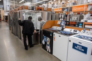 【焦点】米インフレ、関税転嫁で再加速の兆し－物価・小売り統計注目 - Bloomberg