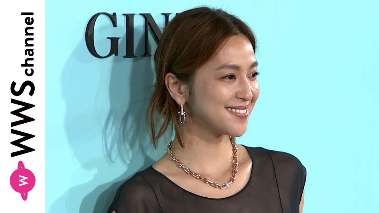 中村アンが透け感のあるブルーのロングドレス姿でティファニー銀座に登場!