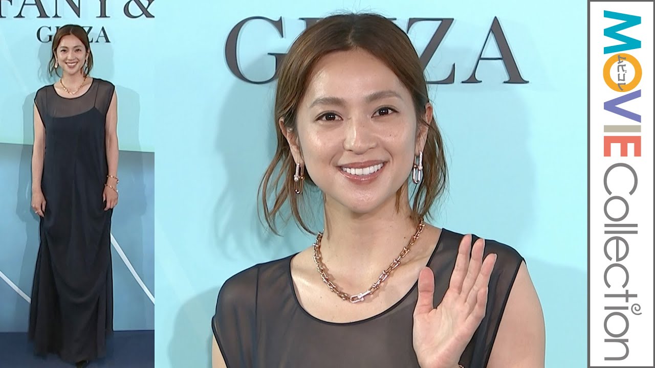 中村アン、透け感のあるブルーのロングドレス/「ティファニー 銀座」オープニングイベント