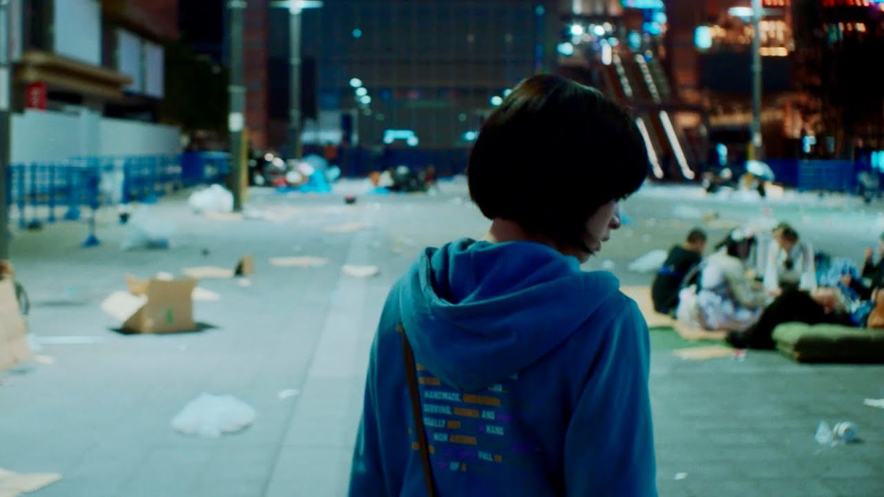 森七菜が新宿・トー横で…おぼつかない足取りが心配/映画『炎上』特報