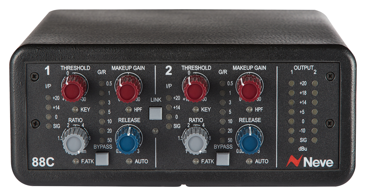 フロント・パネル。各チャンネルのツマミは連続可変式で、各ツマミ間のゲイン・リダクション・メーターの下にバイパス・スイッチを装備。各ツマミはプッシュ式のスイッチにもなっており、THRESHOLDはリア・パネルに入力するサイドチェイン・キーのオン／オフ、MAKEUP GAINは3段階のハイパス・フィルター切り替え（80/125/300Hz）、RATIOはスレッショルド値に応じてアタックを0.1〜5msにするF.ATK（ファスト・アタック）のオン／オフ、RELEASEはオート・リリース機能のオン／オフを調節できる