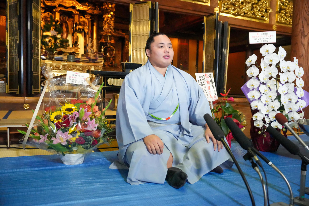 優勝一夜明け会見に臨む琴勝峰（撮影・小沢裕）
