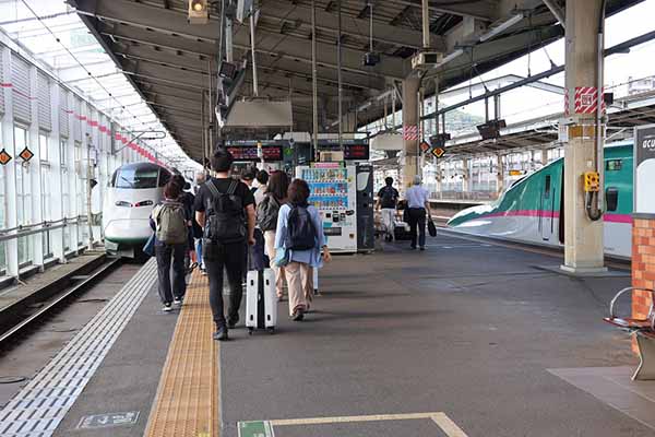 「山形新幹線」終わりの見えない“折返し運転”の深刻な影響とは? 東北新幹線も混雑 苦境「つばさ」のやり繰りを見た – 乗りものニュース Large 20250706 01