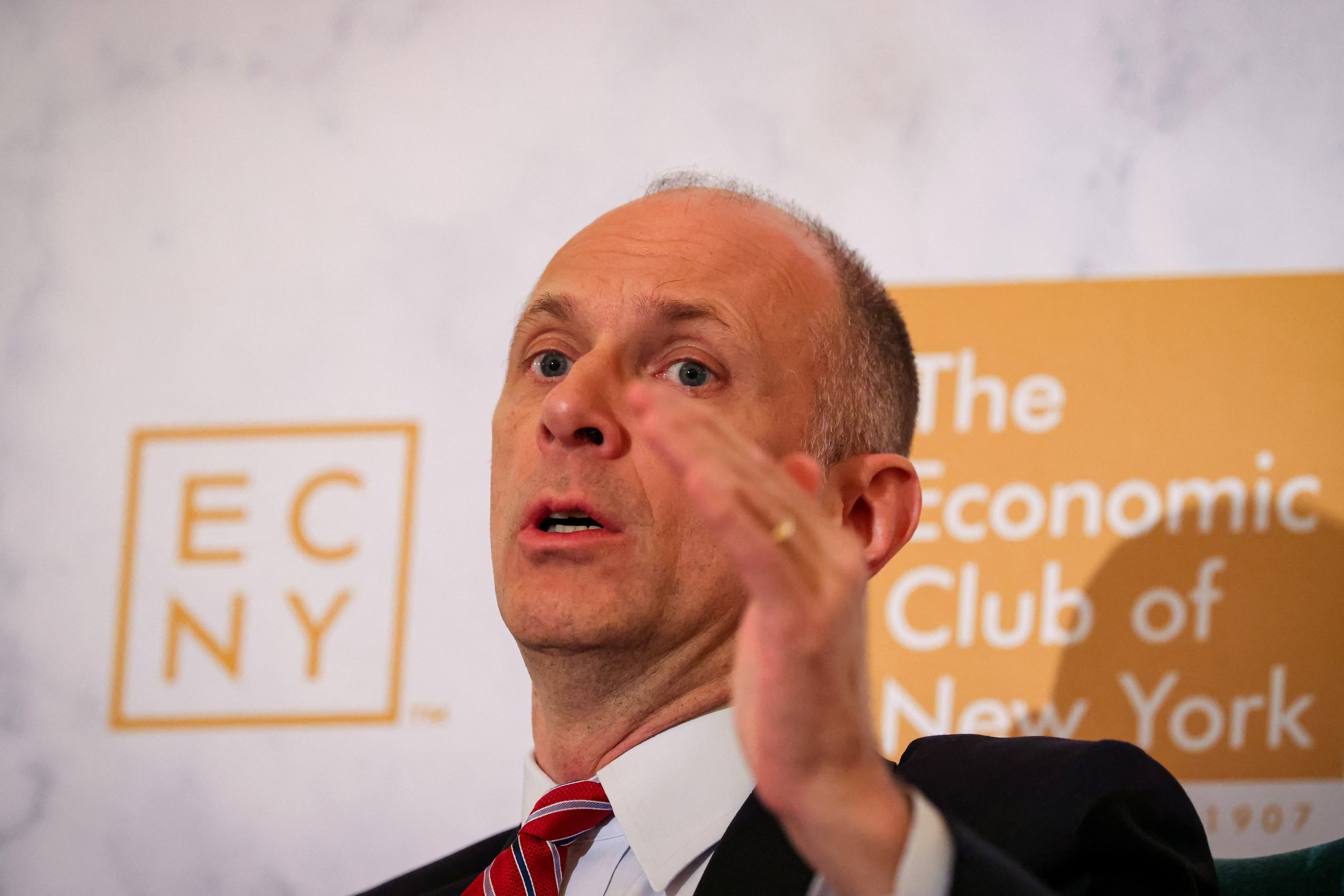 関税措置で利下げ遅れる可能性、見通し不透明─米シカゴ連銀総裁＝報道