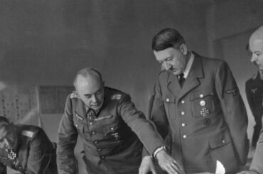 戦略的逆境からわずか1カ月半でフランスを撃破…ヒトラーも舌を巻いた｢ドイツの大逆転劇｣はかくして起きた ドイツの智将マンシュタインの破天荒な｢鎌の一撃｣計画 | PRESIDENT Online（プレジデントオンライン）