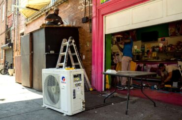 全米で無料エアコン配布加速、猛暑が直撃－低所得世帯の命守る - Bloomberg