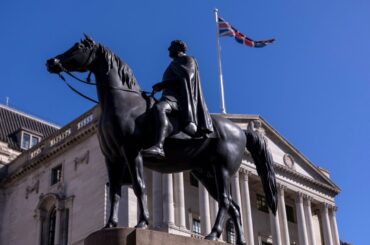 英中銀が利下げ、意見分かれ再投票－ＱＴペース減速示唆 - Bloomberg