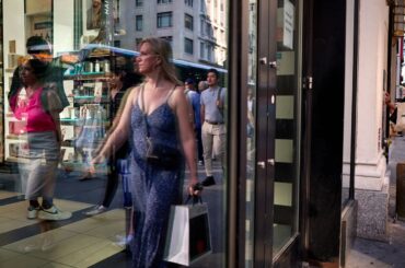 スタグフレーション懸念広がる、関税影響じわり－利下げ期待に危うさ - Bloomberg