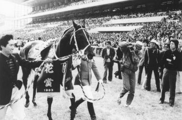 【名馬伝説】人気のミスターシービーか、無敗のシンボリルドルフか…競馬史上初「夢の三冠馬対決」が実現した日 「あの日」の名馬伝説（7）(1/3) | JBpress (ジェイビープレス)