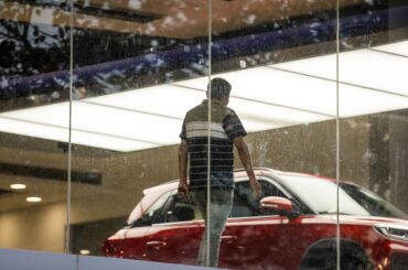 インド、小型車や高級車への税率引き下げへ－消費需要押し上げ図る - Bloomberg
