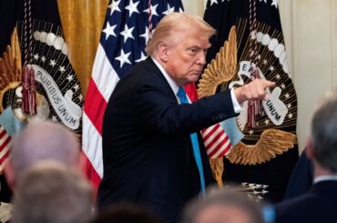 トランプ米大統領、ＮＢＣとＡＢＣの放送免許剥奪を示唆－報道に不満 - Bloomberg