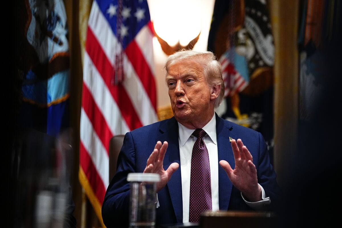 トランプ氏のFRB攻撃、背後に潜む思惑に危うさ-財政優位への道 – Bloomberg トランプ氏のFRB攻撃、背後に潜む思惑に危うさ-財政優位への道 - Bloomberg