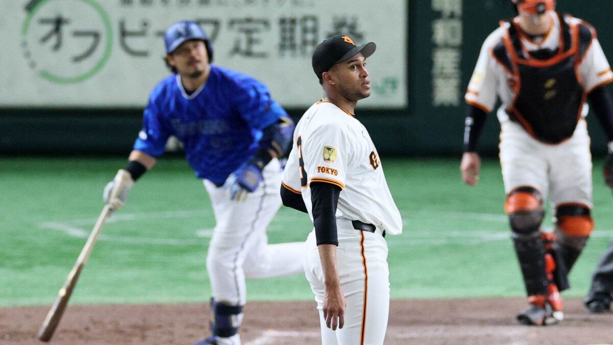 【巨人】守護神ライデル・マルティネスがまたも9回に同点被弾 阿部監督も思わず膝に手をつく – スポーツ報知 9回1死、宮崎敏郎に左越えソロ本塁打許したマルティネス。捕手・岸田行倫(カメラ・頓所 美代子)