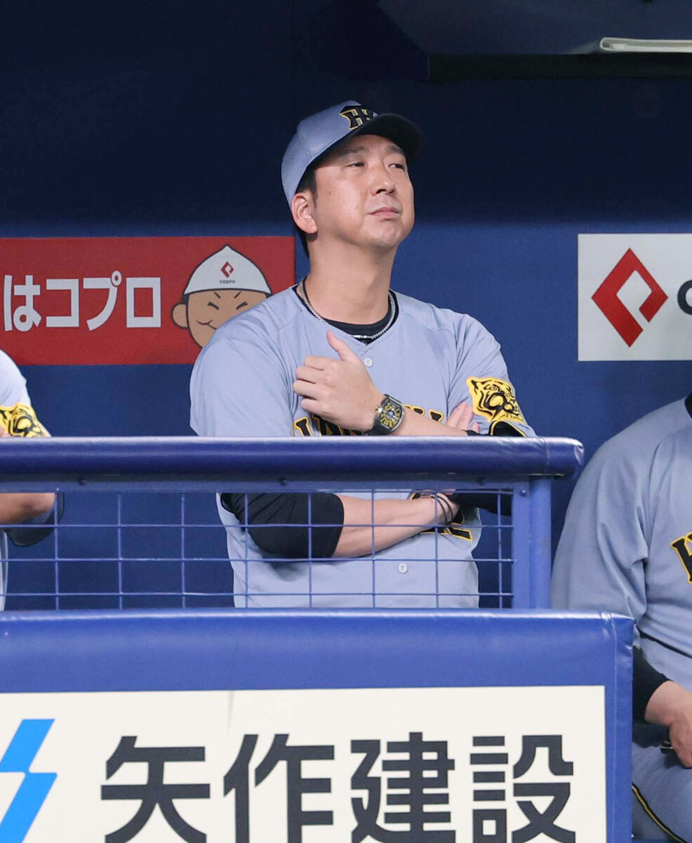 【阪神】藤川球児監督、5敗目の伊原陵人に「少し疲れもある」「とにかく前向きに突き進むことが必要」 – スポーツ報知 9回、ベンチで戦況を見る藤川球児監督 (カメラ・豊田 秀一)