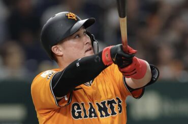 ７回２死一、二塁、右越え３ラン本塁打を放つリチャード（カメラ・宮崎　亮太）
