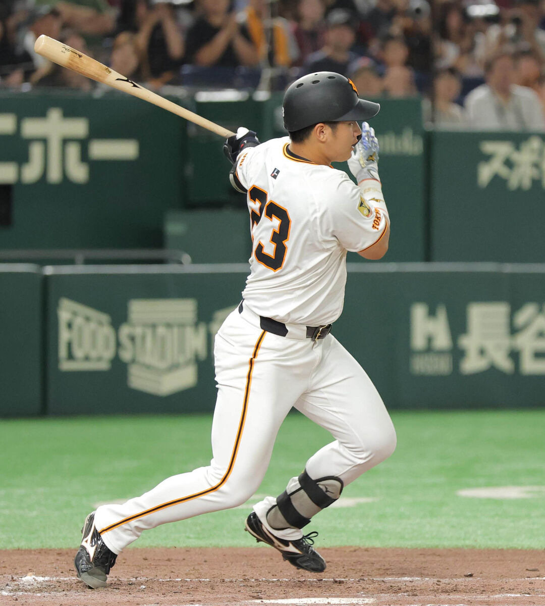 【巨人】ドラ1・石塚裕惺「人生の中で一番大きい声援」東京Dデビュー戦で初安打&初打点…2軍戦 – スポーツ報知 3回、石塚裕惺が東京ドーム初安打となる適時打を放つ(カメラ・今成 良輔)