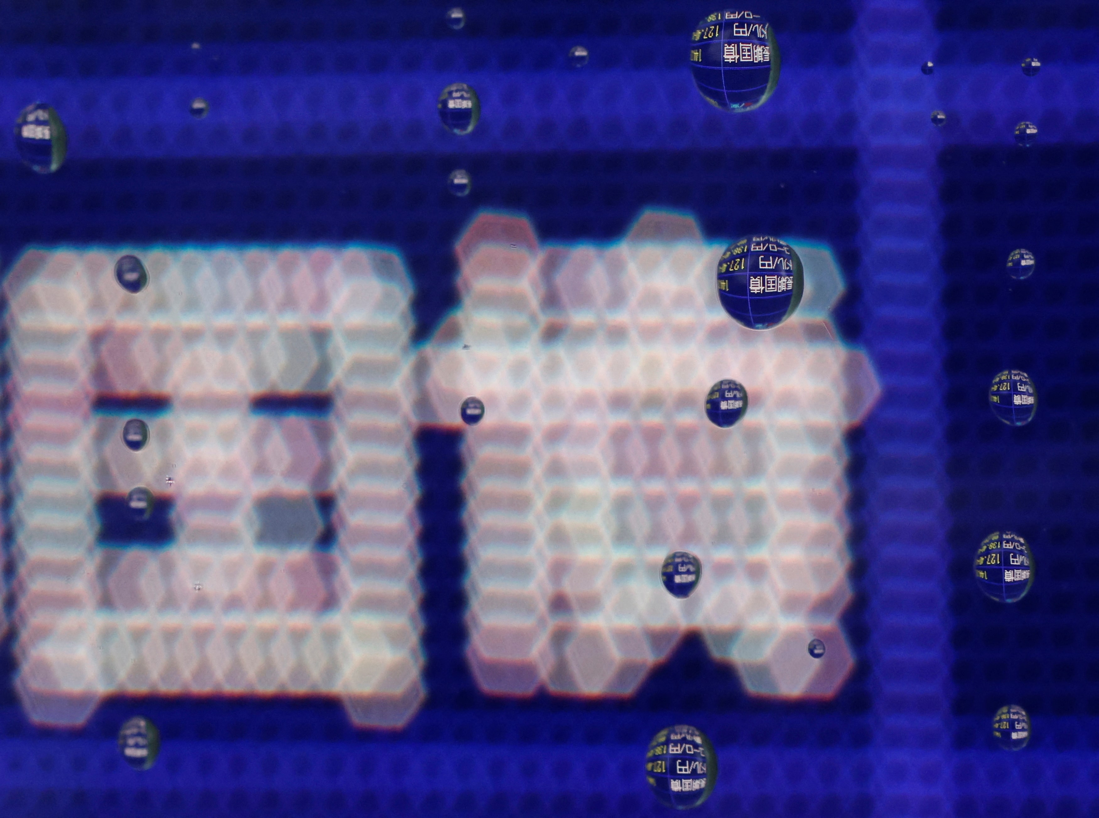 アングル：夏枯れ下の円金利上昇、政局や金融政策に不透明感　広がる需給不安