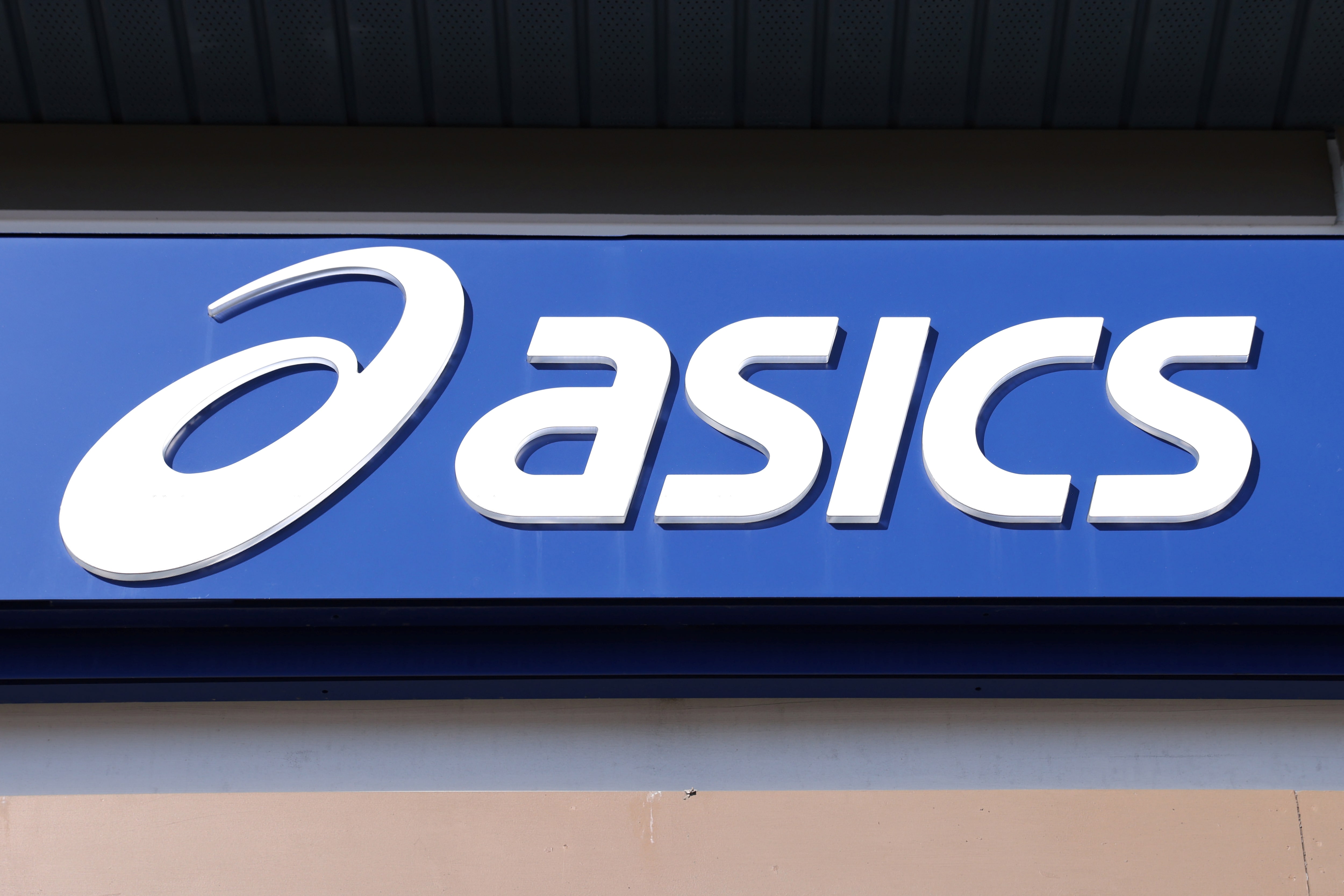 アシックス、今期の営業益予想を上方修正 過去最高へ、増配も