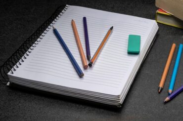 SNSで中傷、亡くなった元兵庫県議の遺児2人の学資援助へ 元同僚議員有志が基金立ち上げ|社会 - 神戸新聞