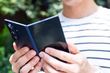 「折りたたみiPhone」は来年9月発売が濃厚。2027年には20周年モデルも - au Webポータル