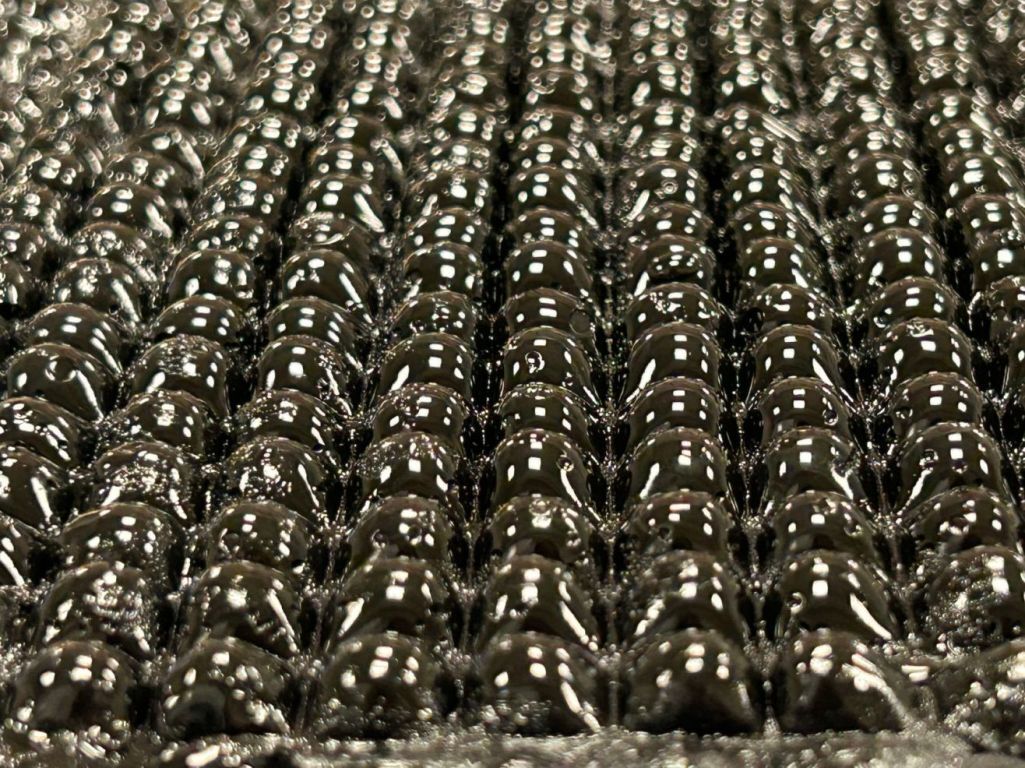 気中から飲み水を取り出す装置の内部の様子/MIT