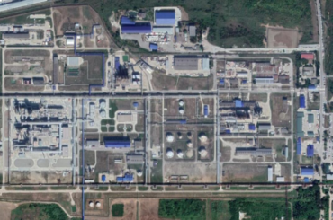 ロシア製油所で火災、ウクライナのドローン攻撃で－燃料不足が深刻化 - Bloomberg