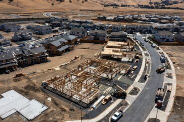 米住宅着工件数、5月以来の低水準－在庫過剰で生産意欲鈍る - Bloomberg