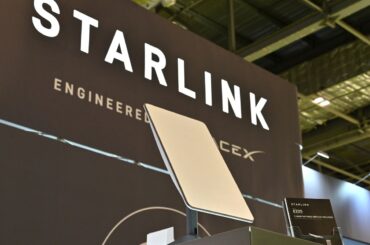 マスク氏のスペースＸ、エコスターから周波数帯取得－約170億ドルで - Bloomberg