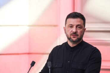 ロシアがウクライナ東部空爆、年金受給者24人死亡　ゼレンスキー氏非難 | ロイター