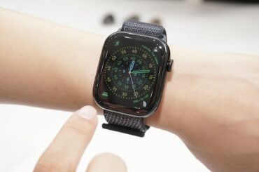 ASCII.jp：触ってわかった！Apple Watch SE3のオトク感　高速充電とジェスチャー操作で日常が変わる予感