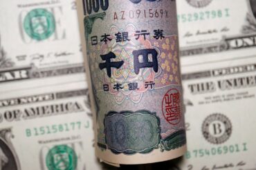 コラム：下がり続ける「紙幣の価値」、ドル／円相場の膠着状態が示すもの＝佐々木融氏 | ロイター