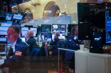 試されるFRB、リスク志向のウォール街が金融政策の影響力問う - Bloomberg