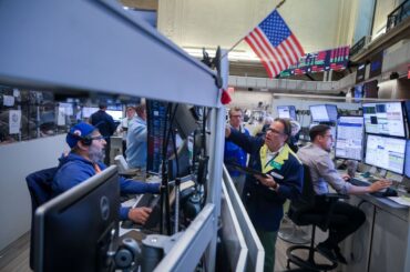 FRBが利下げ再開へ　株式投資戦略の鍵はその規模とスピード - Bloomberg