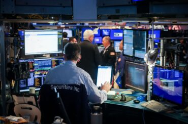 米株、利下げ後に一時勢い失う可能性－ウォール街ストラテジストら - Bloomberg
